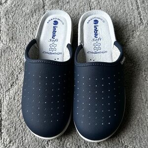 Beautiful Inblu anti shock made in Italy slip on Navy Blue clog Size 35 EU 5 USA